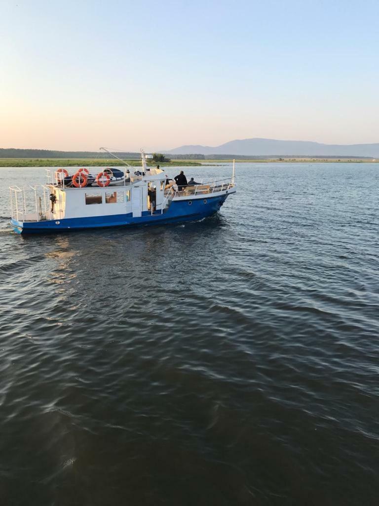 Novaya Volna Hotel Ust-Barguzin Eksteriør billede